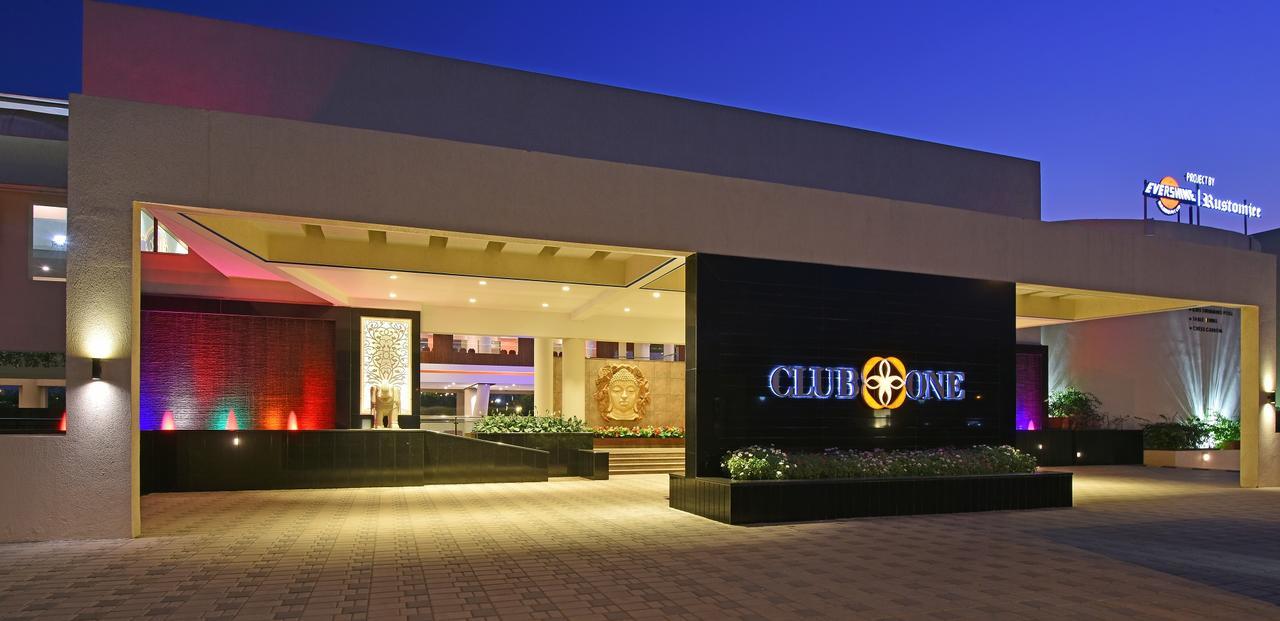 Club One Hotel Manor Exterior photo